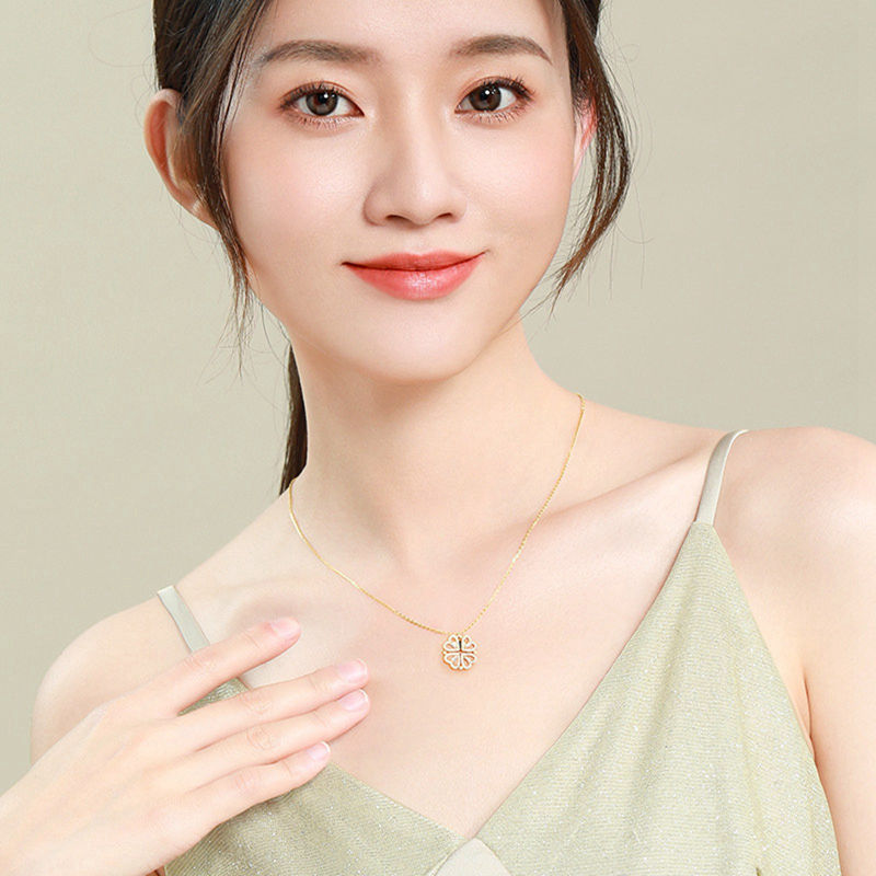 Leaf Clover Pendant Necklace