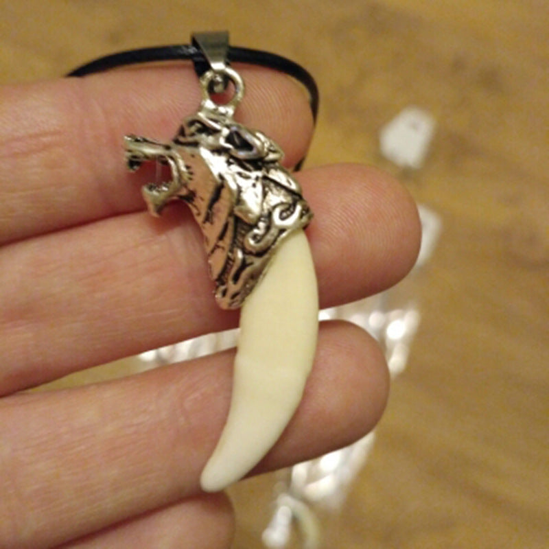 Version spike necklace